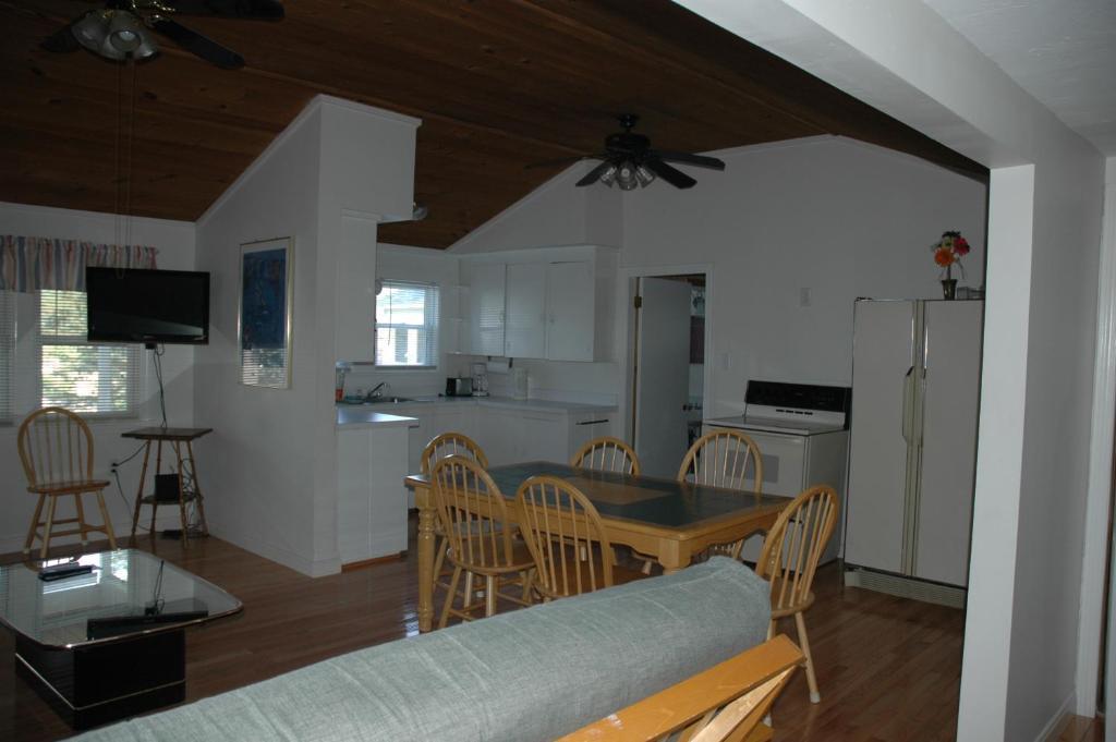 Channel Waterfront Cottages Weirs Beach Quarto foto