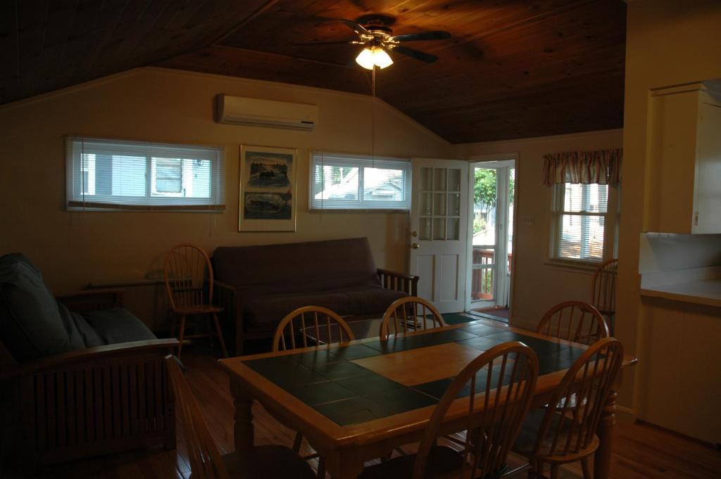 Channel Waterfront Cottages Weirs Beach Quarto foto